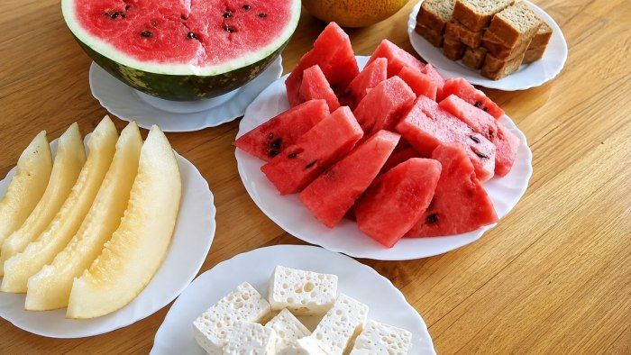 Qarpızı çörək və pendirlə yemək zərərlidirmi? - Qida eksperti açıqladı
