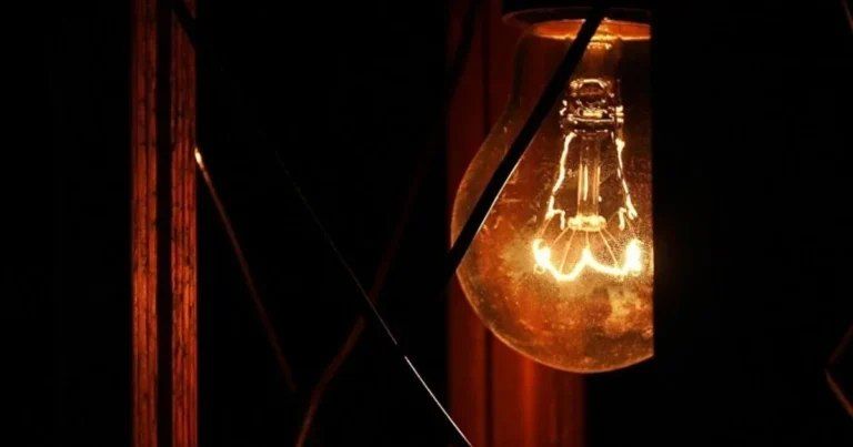 Mərkəzi Asiyanı qaranlıq bürüdü: Dörd ölkədə elektrik kəsildi
