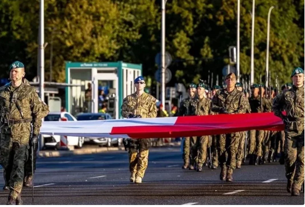 Polşada ölkə tarixinin ən böyük hərbi paradı keçirilib