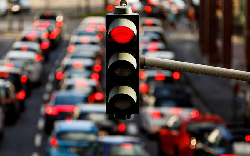 Əhali də, maşınlar da artır : Tıxacdan çıxış yolu nədir?