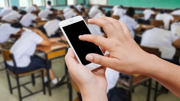 Insanlar niyə telefona səbəbsiz yerə dəfələrlə baxırlar? – Araşdırma