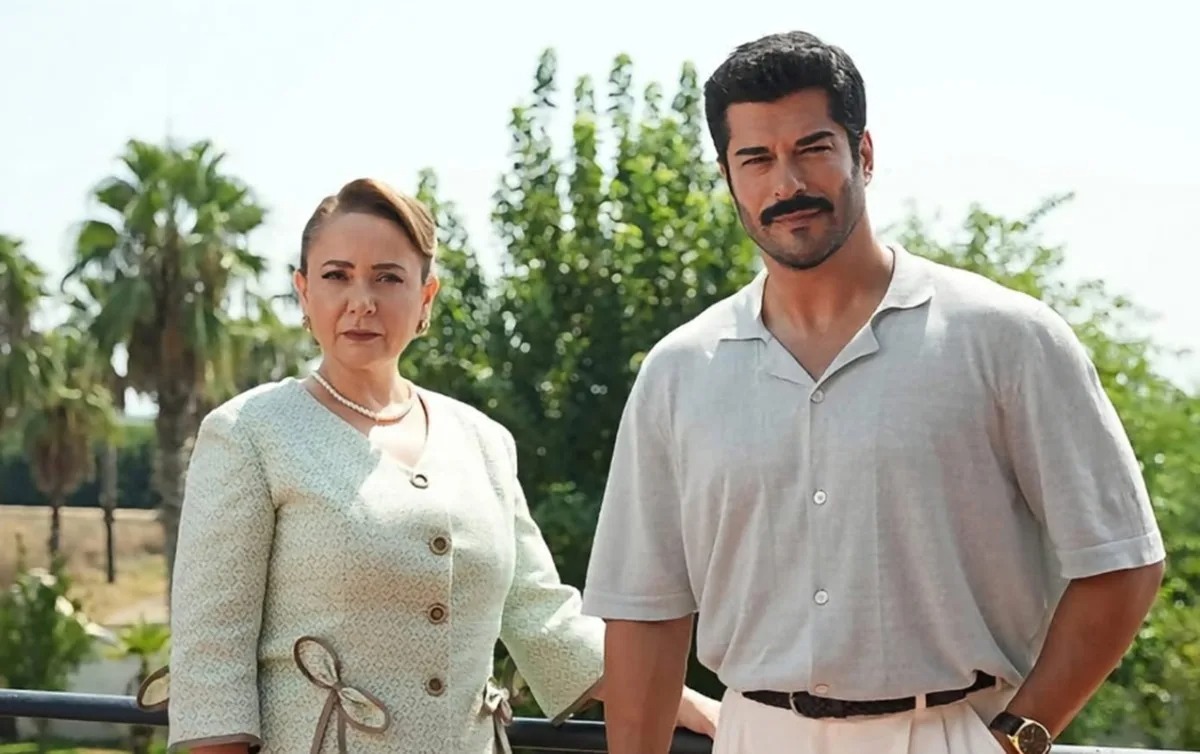 “Ana-oğul” arasındakı 9 yaş fərqi müzakirə yaratdı