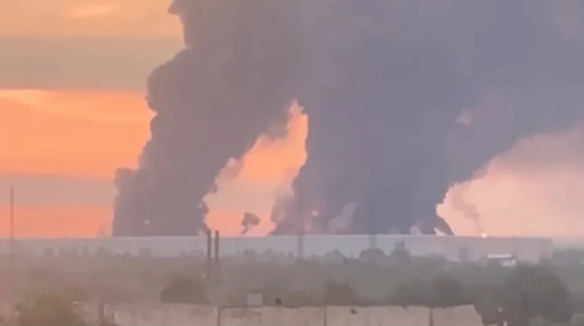 Ukrayna Rusiyada neft emalı zavoduna zərbə endirib