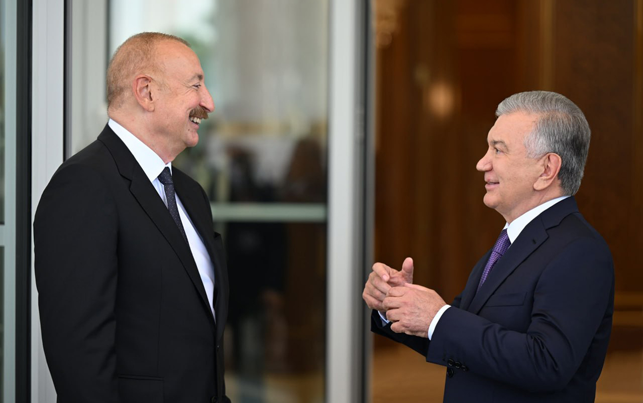 Prezident Daşkənddə Müstəqillik abidəsini ziyarət etdi