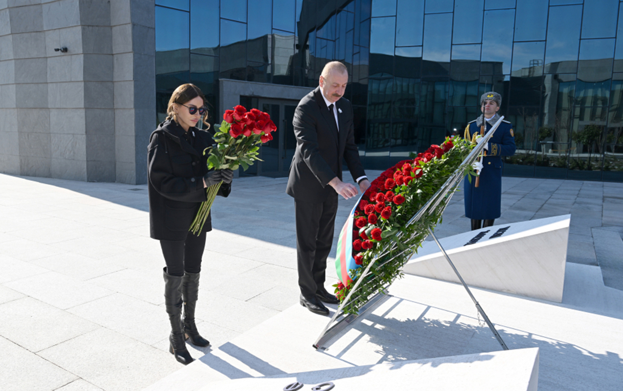 Prezidentlə xanımı Ümummilli Liderin memorial kompleksini ziyarət etdilər