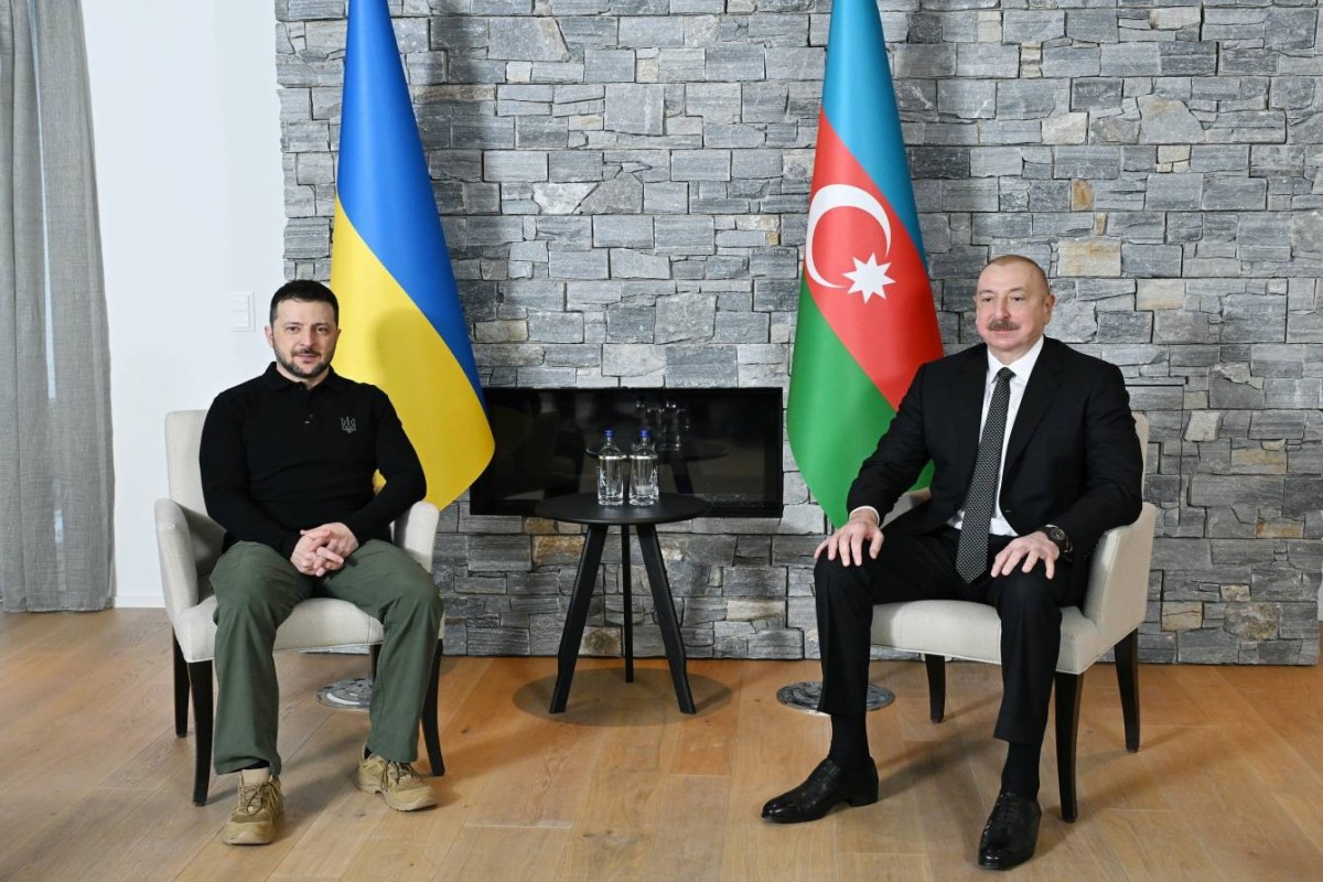 İlham Əliyev Zelenskini təbrik etdi