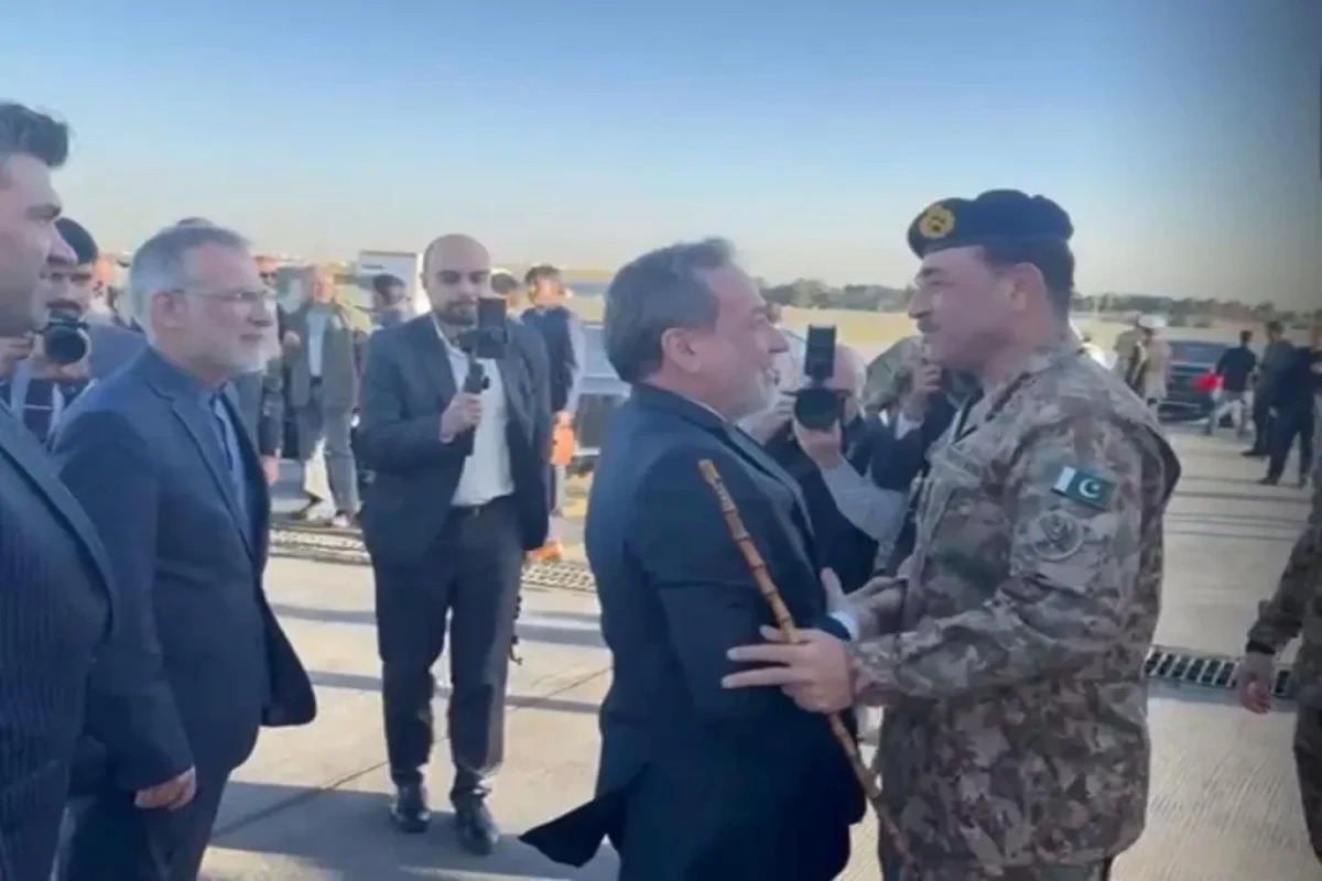 Asim Munir Tehrana səfər edib