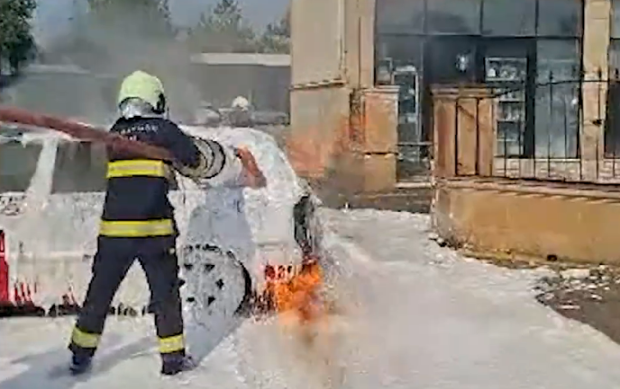 Yevlaxda yanacaqdoldurma məntəqəsində avtomobil yanıb