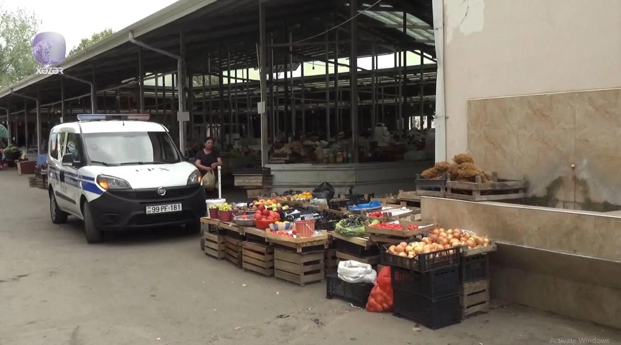 44 yaşlı kişi pula görə bazarın ortasında anasını bıçaqladı - VİDEO
