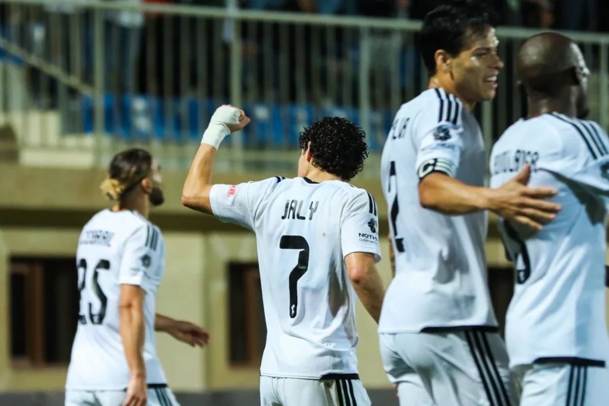 Premyer Liqa: "Qarabağ" 10 nəfərlə "Sumqayıt"a qalib gəldi