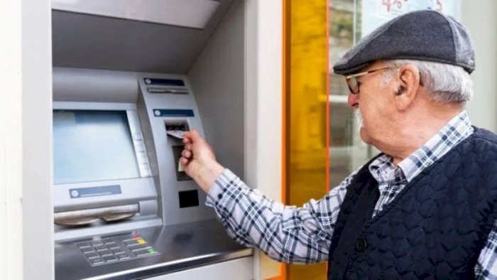 Pensiyaçı işləməyə davam edərsə, təqaüdü necə artırılır? – Rəsmi AÇIQLAMA