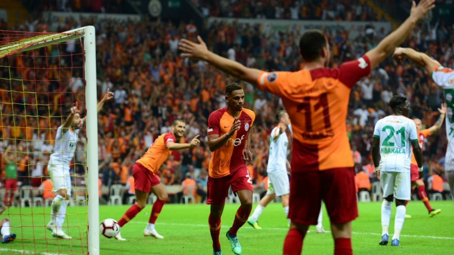 Azərbaycanlı futbolçu “Qalatasaray”da