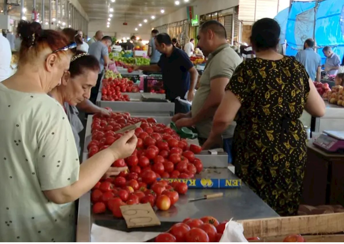 Payız gəlmədən bahalıq gəldi: Üzüm, şaftalı və xiyarın son qiymətləri - VİDEO
