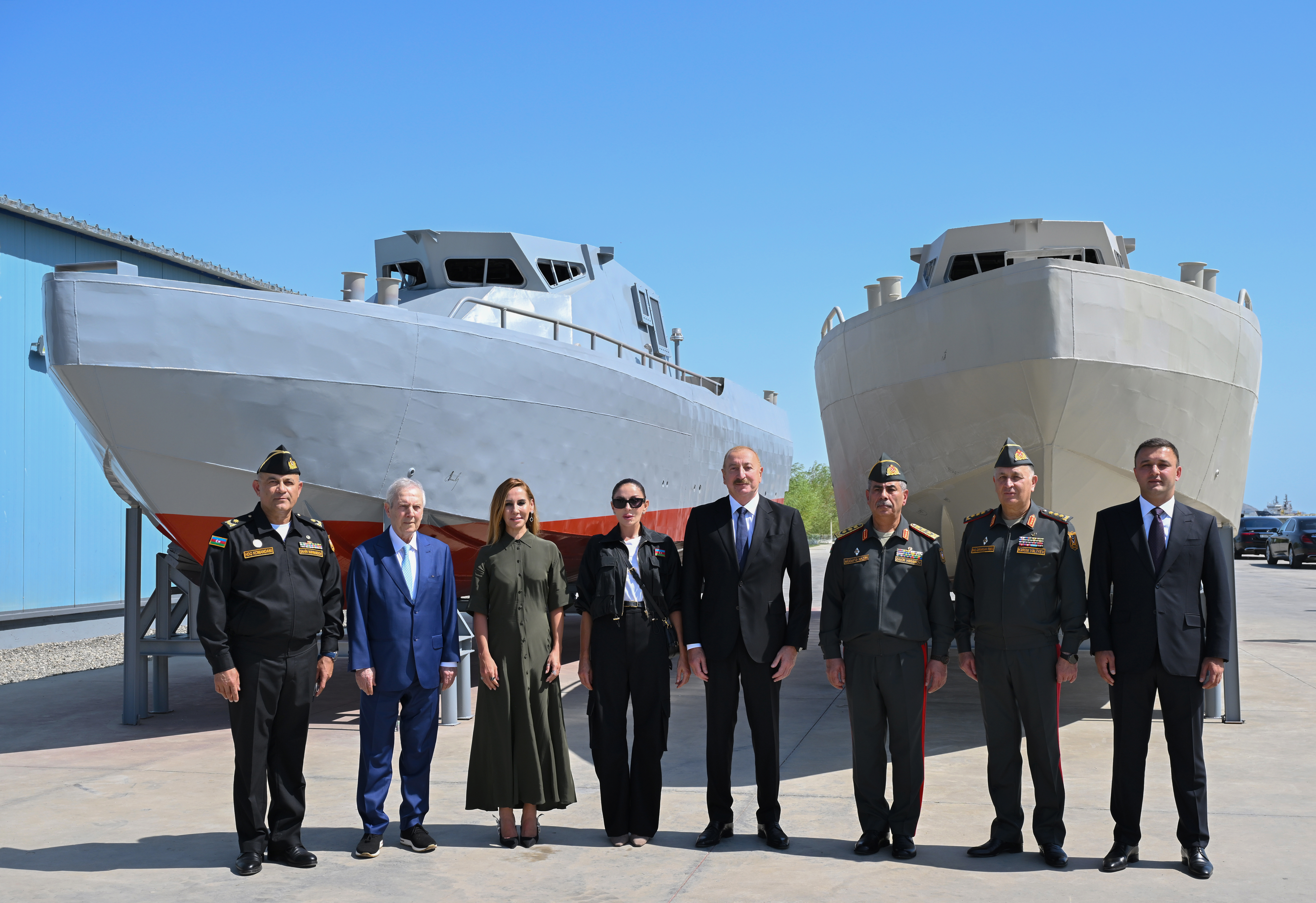 Prezident Hərbi Dəniz Qüvvələrində olub - Fotolar