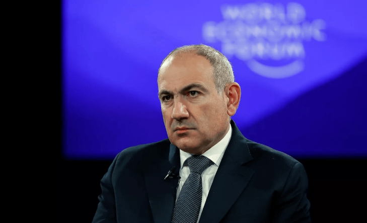 Paşinyan Fransaya gedib