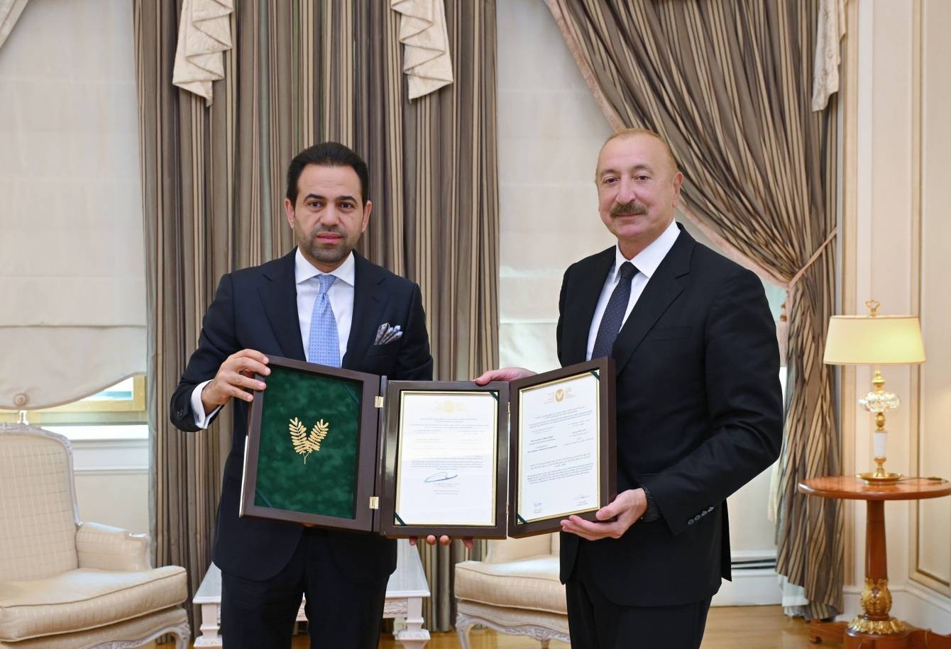 İlham Əliyevə "Zayed İnsan Qardaşlığı Mükafatı"nın sertifikatı təqdim olundu - FOTOLAR