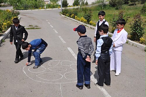 Bizim uşaqlığımız harada qaldı?
