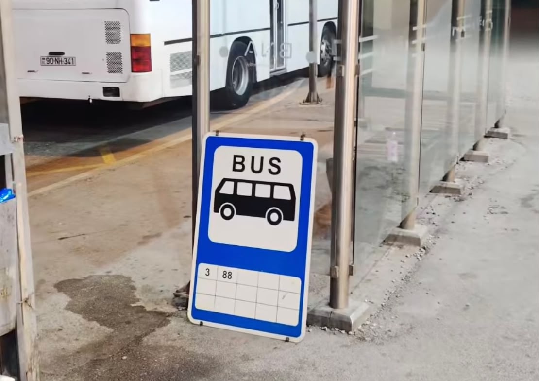 Avtobus dayanacağında yaranan problem niyə 4 gündür həll olunmur? - AYNA-dan AÇIQLAMA
