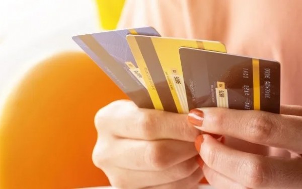 Bank kartlarında yeni qayda: Hansı kartlara məhdudiyyət qoyulacaq? - AÇIQLAMA