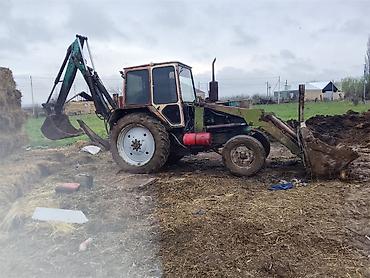 Laçında traktor minaya düşüb