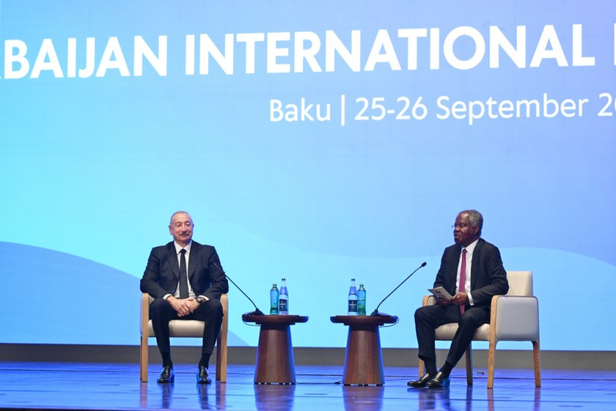 İlham Əliyev II Azərbaycan Beynəlxalq İnvestisiya Forumu çərçivəsində keçirilən tədbirdə iştirak edib