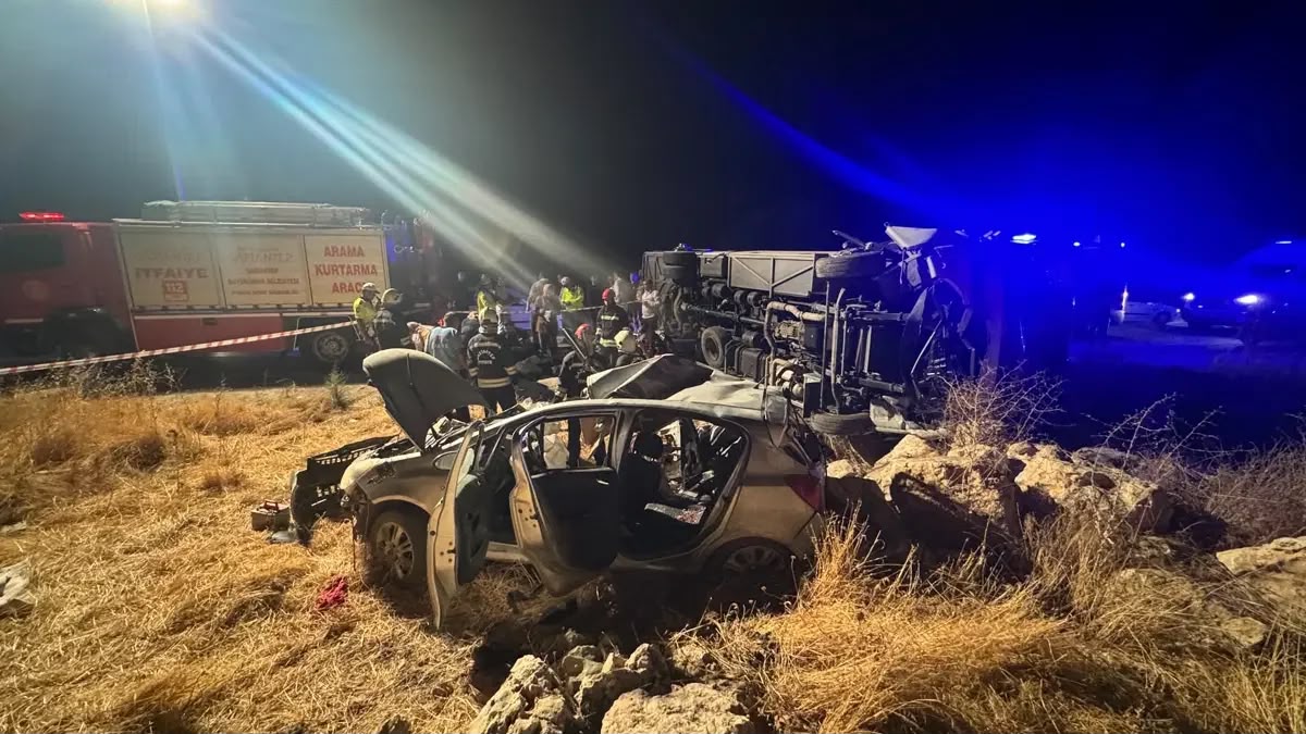 Türkiyədə sərnişin mikroavtobusu aşdı: Yeddi nəfər öldü, yaralananlar var