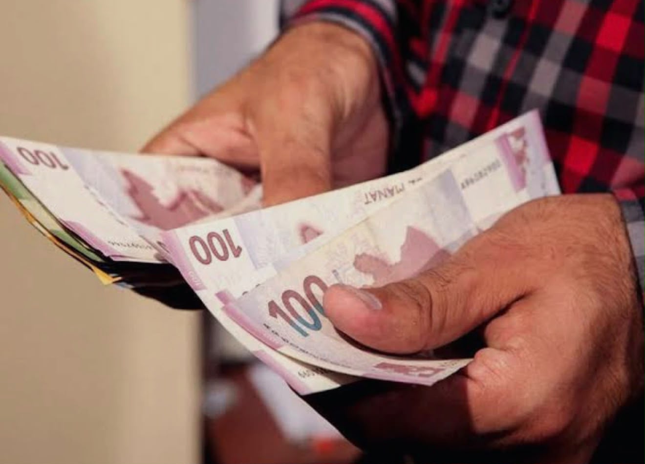 Maaş artır, pul yığmaq yenə mümkün olmur – İqtisadçı səbəbini açıqladı