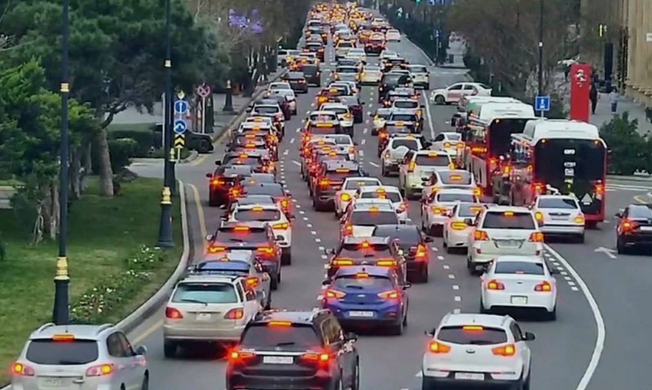 Dünya təcrübəsi Azərbaycana gəlir – Bakı küçələri avtomobillərdən təmizlənəcək?