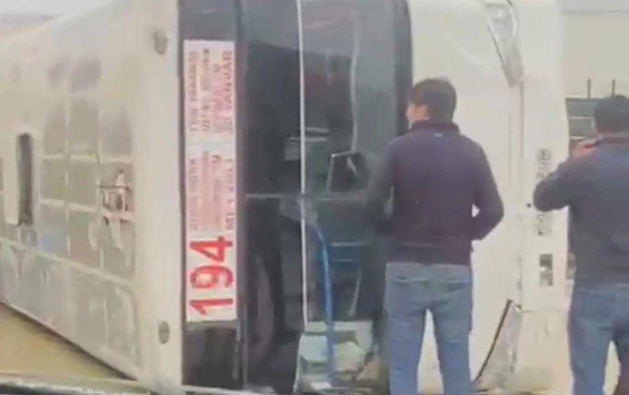 Bakıda sərnişin avtobusu aşdı