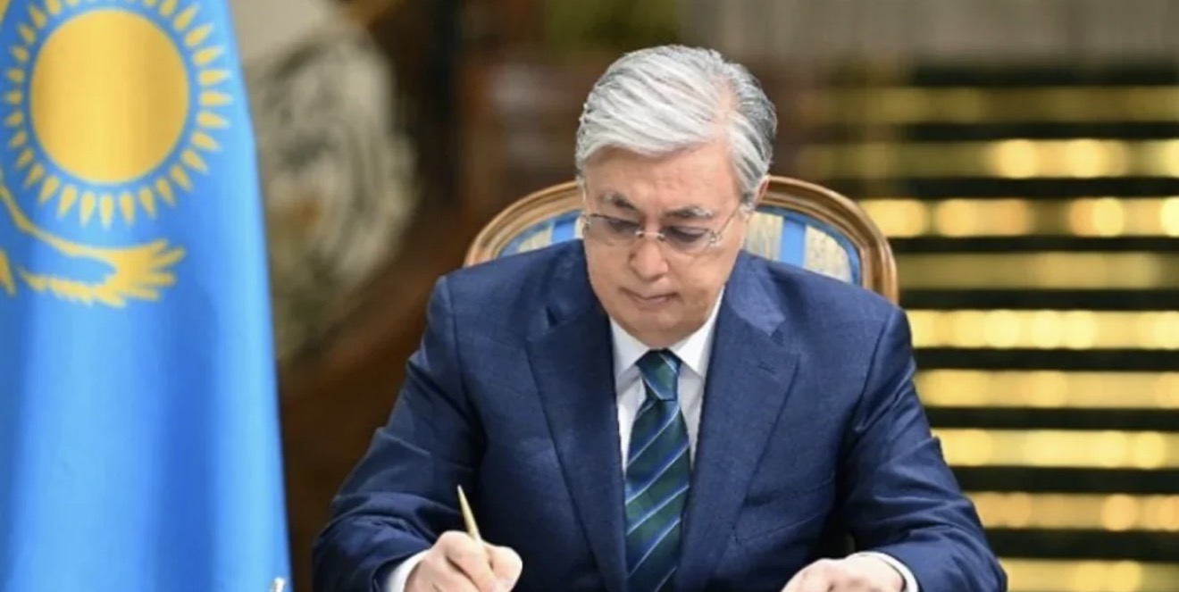 Tokayevdən sərt qərar: Nazir müavinlərini və baş komandanı işdən çıxardı