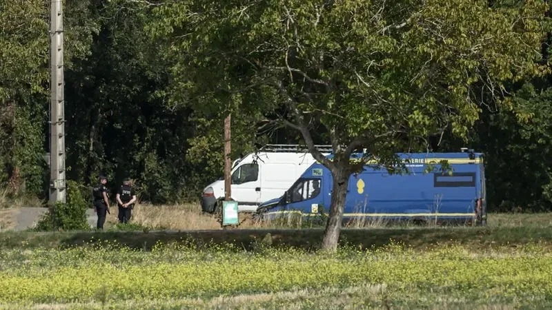 Fransada qanunsuz miqrantları daşıyan mikroavtobusda 47 yaşlı kişi güllələndi