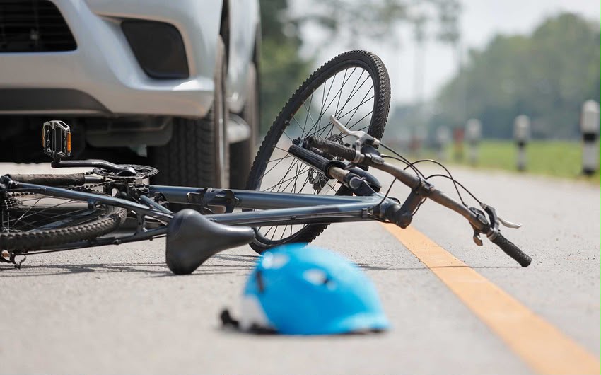 Ucarda avtomobil velosipedçini vuraraq öldürüb