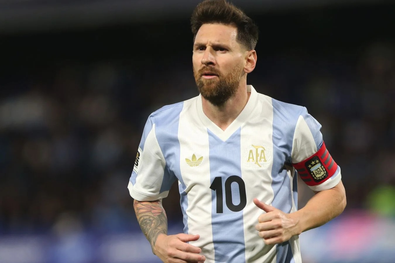 Messi Argentina millisində 126-cı qolunu vurdu, Ronaldo 146 qolla öndədir