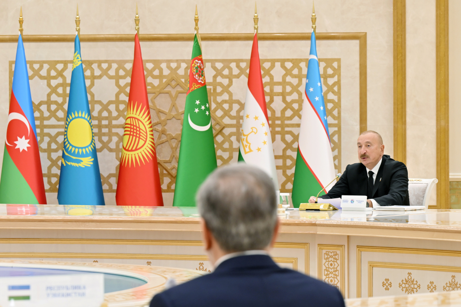 İlham Əliyev Türkmənbaşıda tədbirdə iştirak etdi - FOTOLAR