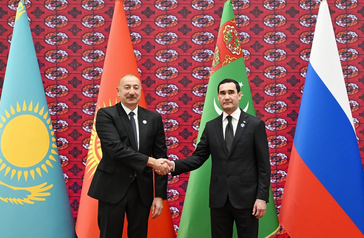 İlham Əliyev Türkmənbaşıda MDB Dövlət Başçıları Şurasının iclasında iştirak üçün "Avaza" Kompleksinə gəlib