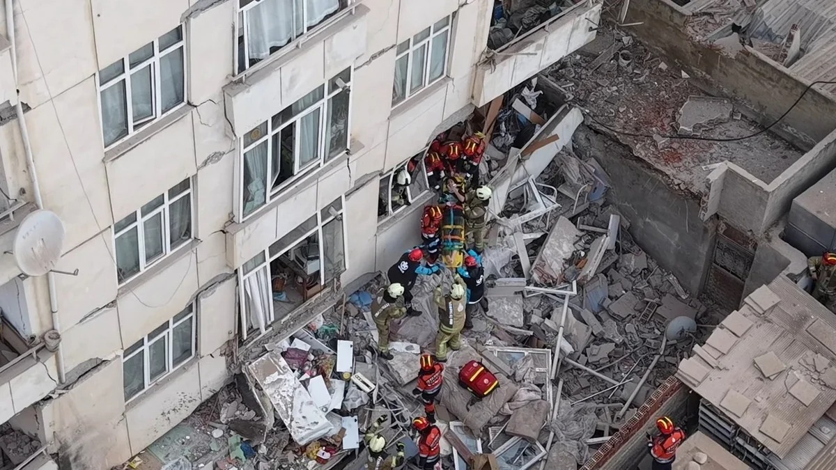 İstanbulda çökən binada ölənlərin sayı 5-ə yüksəlib