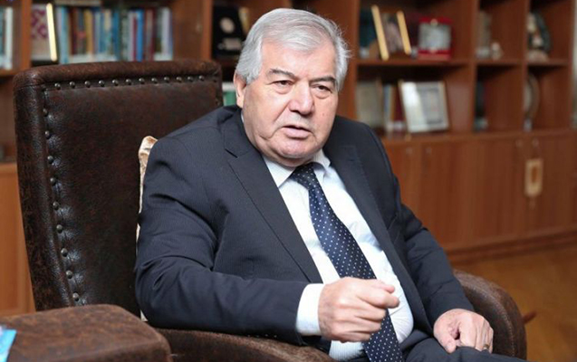 “Məktəbli qızların hicab taxmasını tələb edən valideynlərin narazılığını başa düşə bilmirəm” - Sabir Rüstəmxanlı 