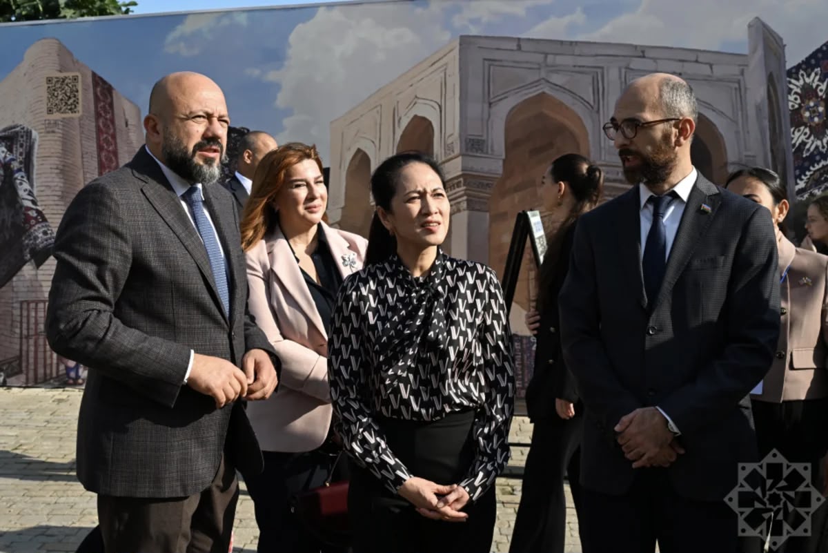 Kamboca Krallığının birinci xanımı Piç Çanmoni İçərişəhərlə tanış olub