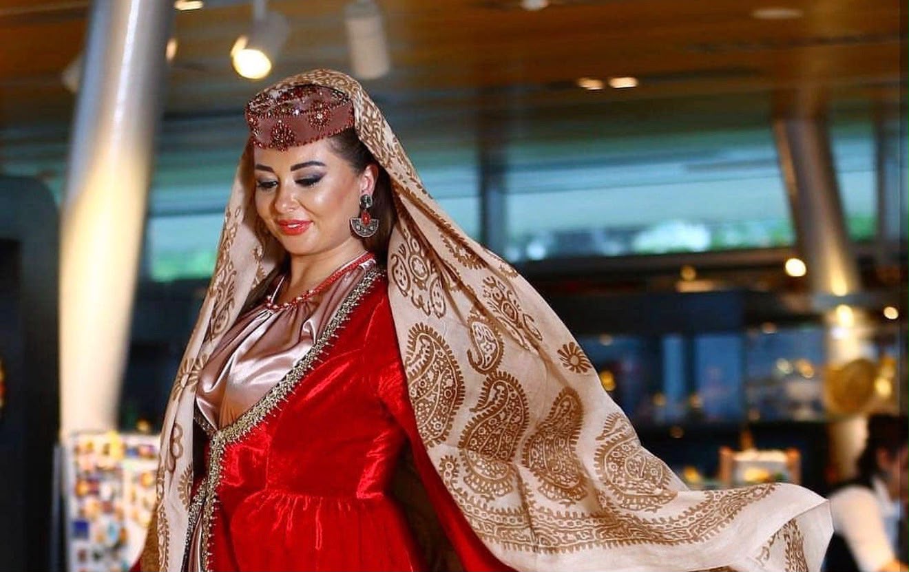 Sevgi etirafı, üzrxahlıq, bəd nəzər - Milli geyimimiz kəlağayının tarixi