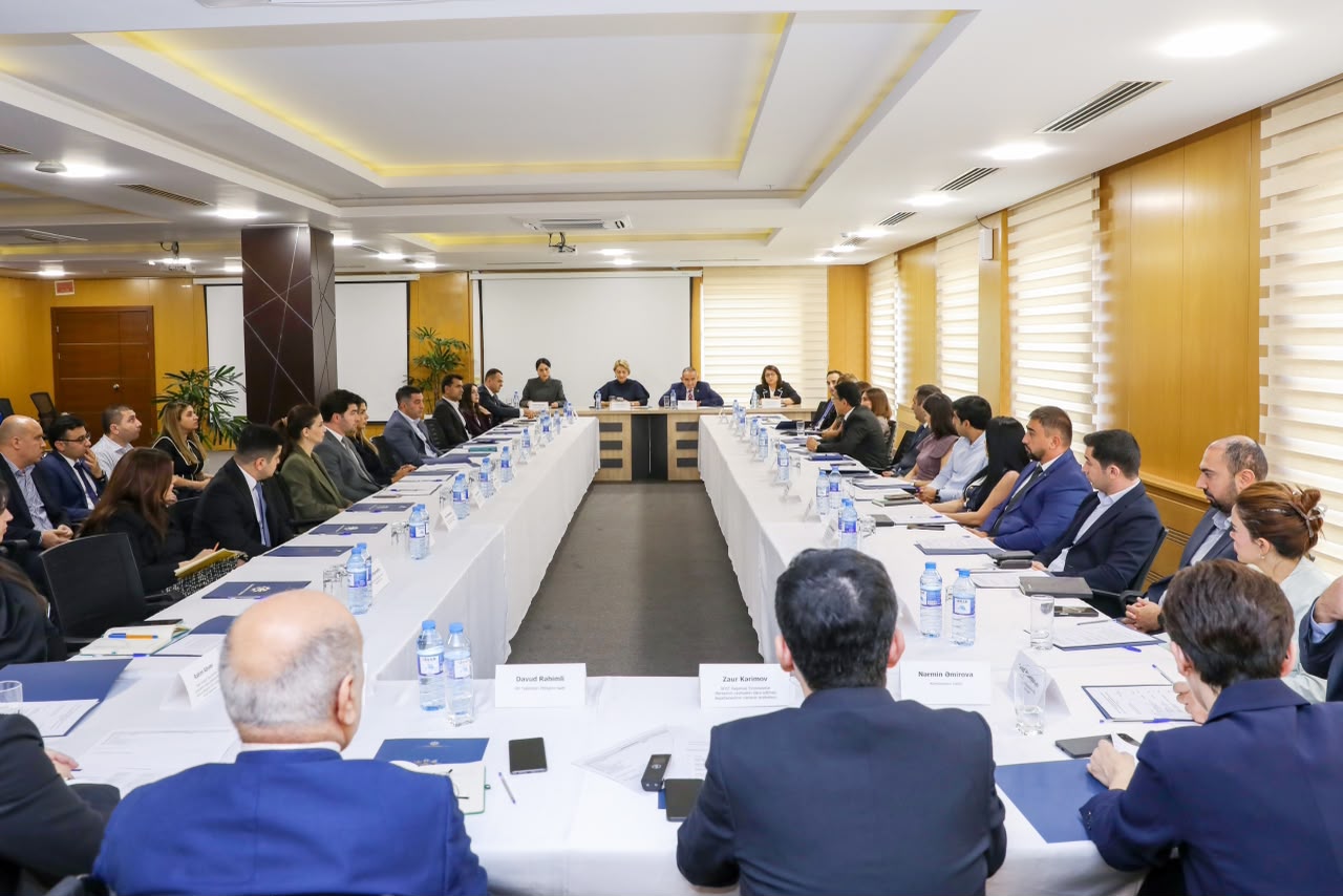 Əlilliyi olan şəxslərin bank xidmətlərindən istifadəsi imkanları müzakirə edilib
