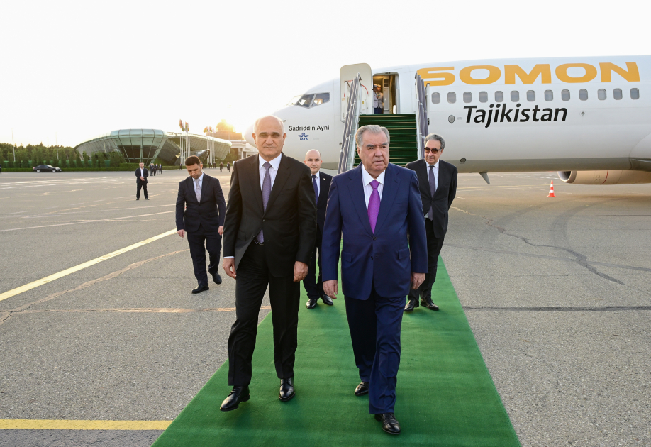 Emoməli Rəhmon da Bakıya gəldi - Foto