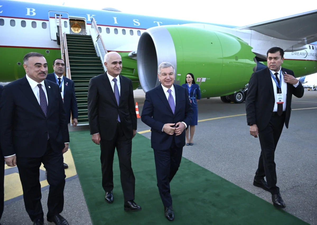 Özbəkistan Prezidenti Azərbaycana səfərə gəlib