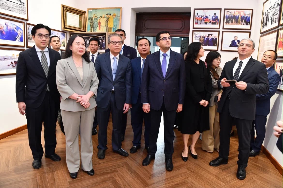 Vo Thi An Suan ADNSU-da - FOTOLAR