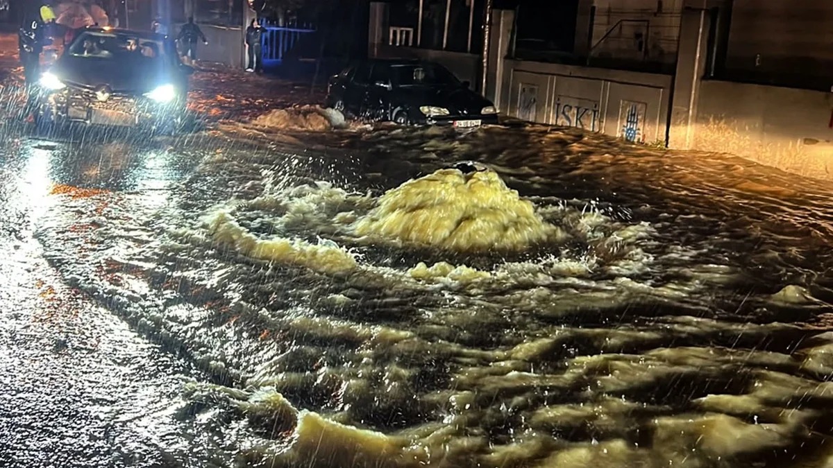 İstanbulda sel fəlakəti: Ölənlərin sayı artdı, itkin düşənlər var