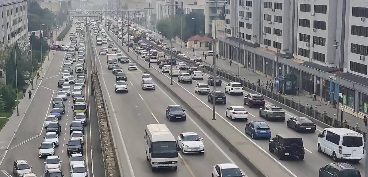 Bakının bəzi yollarında nəqliyyatın sıxlığı yaranıb