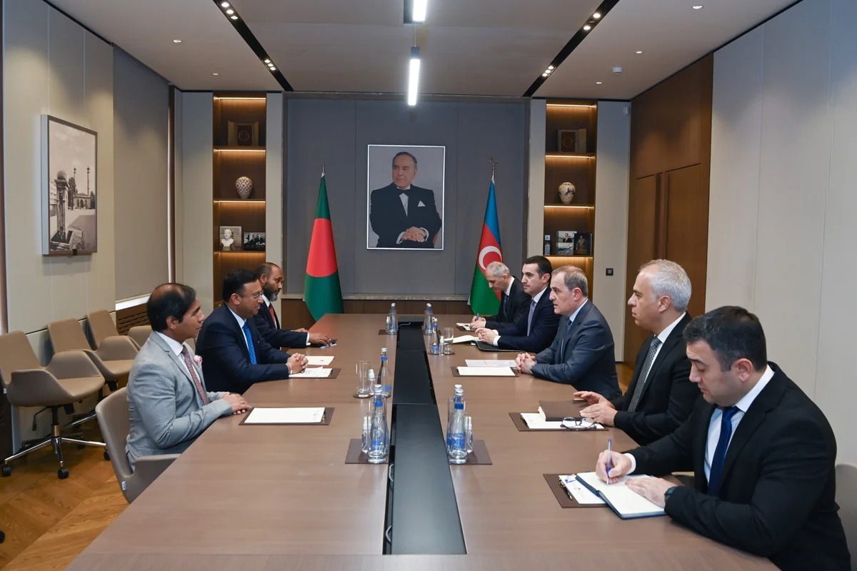 Ceyhun Bayramov banqladeşli həmkarı ilə əməkdaşlığın genişləndirilməsini müzakirə edib