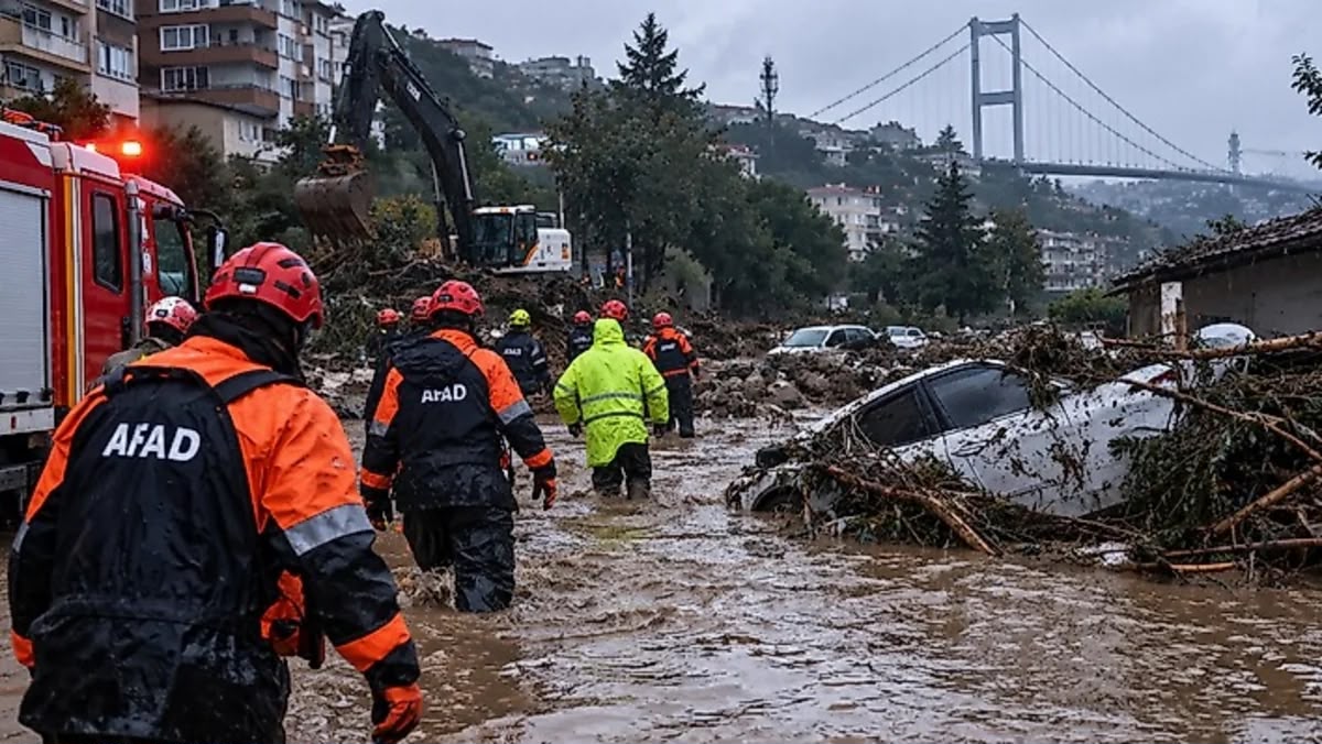 İstanbulda sel fəlakəti: Həlak olanların sayı artdı