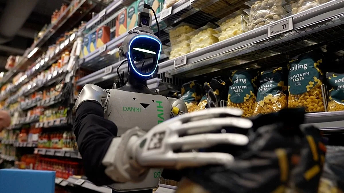 Robotlar supermarketlərdə gecə növbəsinə hazırlaşır