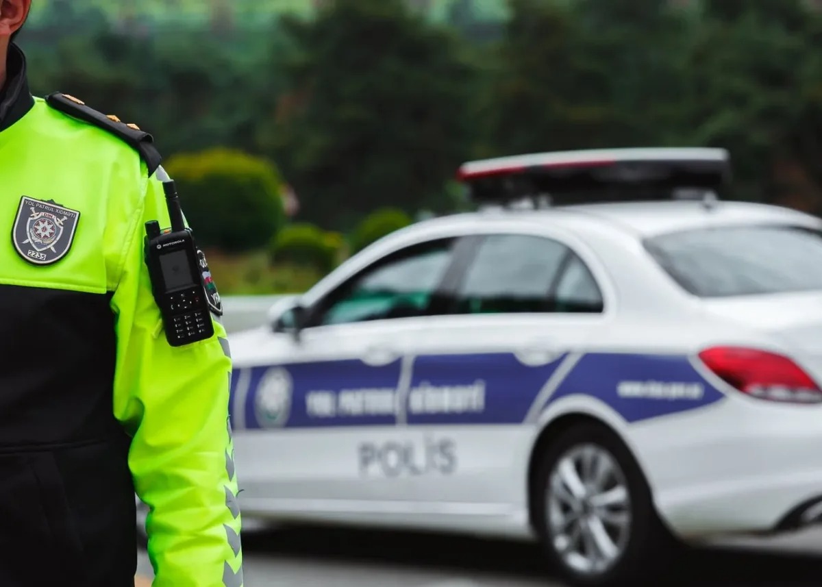 Yol polisi küləkli hava şəraiti ilə bağlı sürücülərə müraciət edib