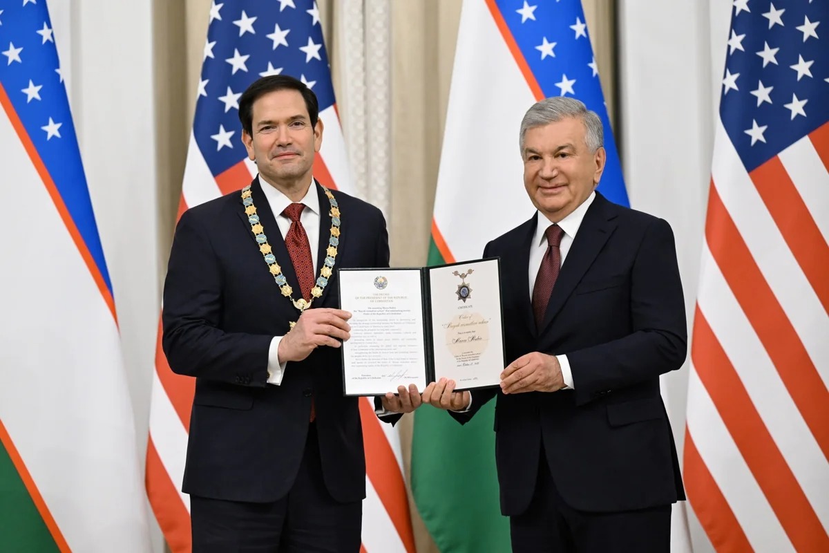 Mirziyoyev Rubio və Trampın elçisini təltif edib